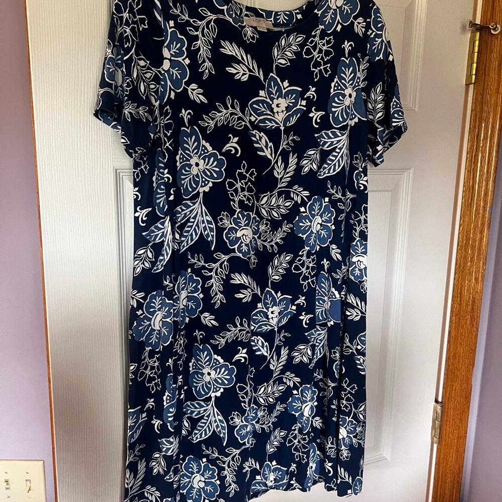 Loft Outlet Dress Women's Petite Medium Floral‎ Navy Blue and White EUC